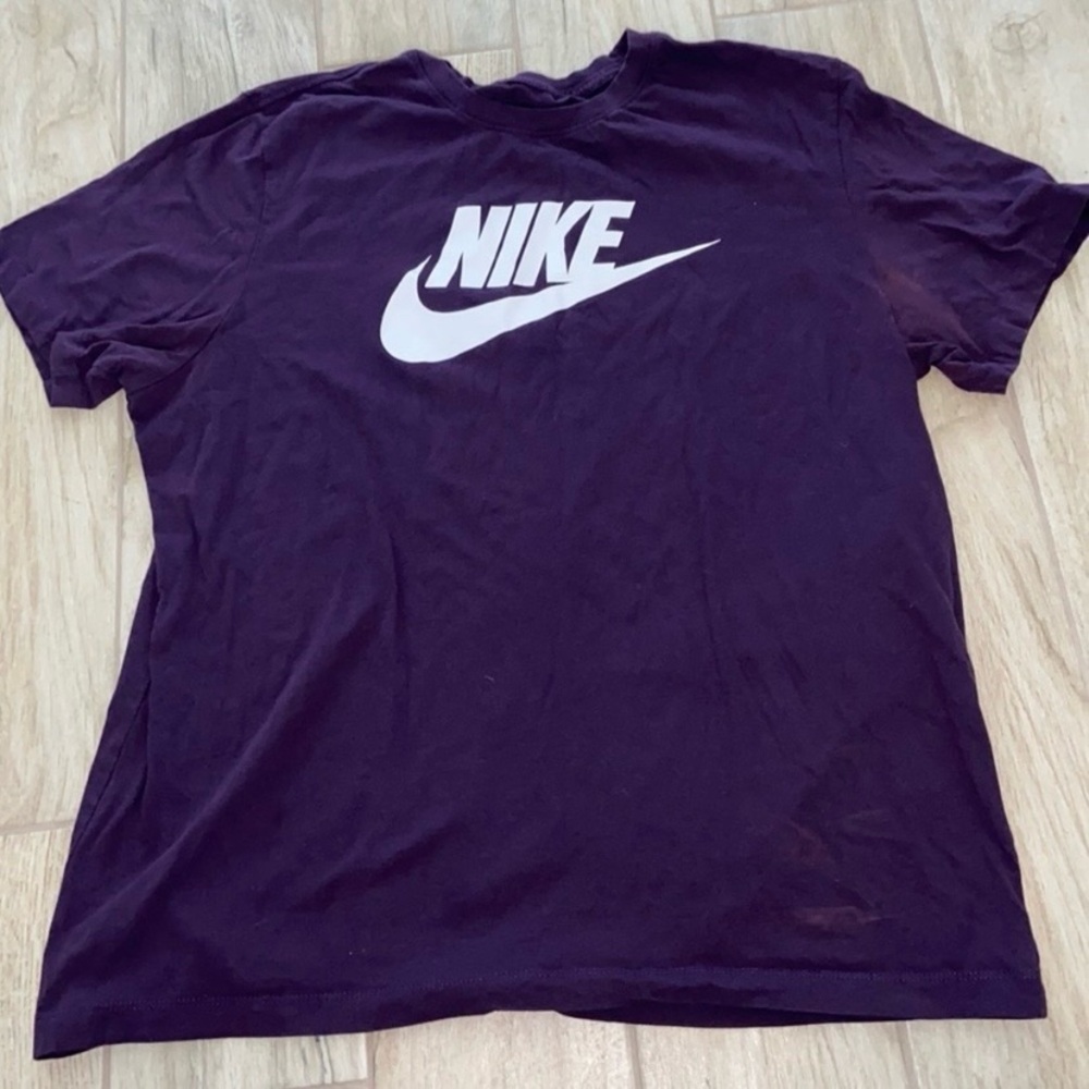 Nike Mens Tee Everyday Wear T-Shirts Purple White Graphic XL